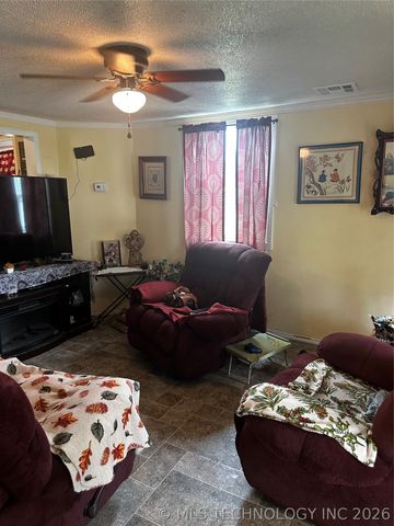 718 E 5th Street, Claremore, OK 74017