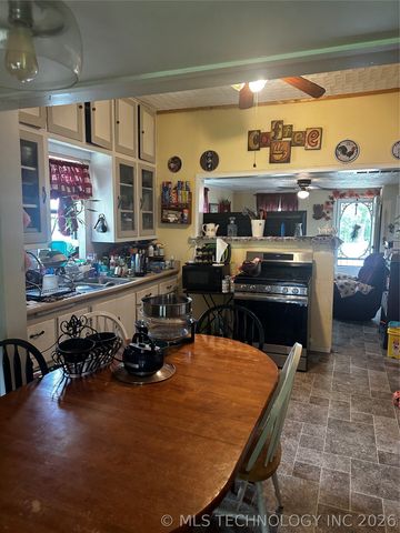 718 E 5th Street, Claremore, OK 74017