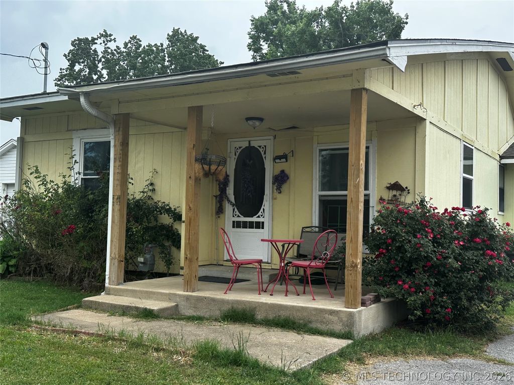 718 E 5th Street, Claremore, OK 74017
