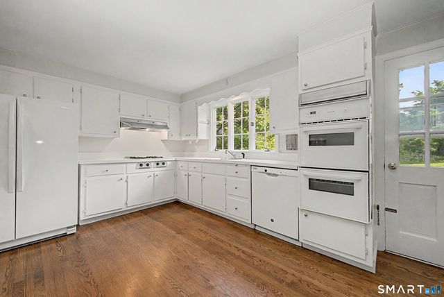 5 Bayside Terrace, Greenwich, CT 06878
