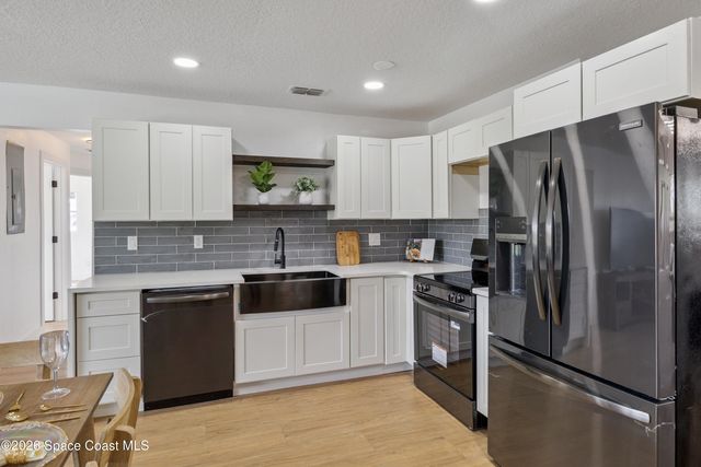 3042 Plummer Circle, Melbourne, FL 32901