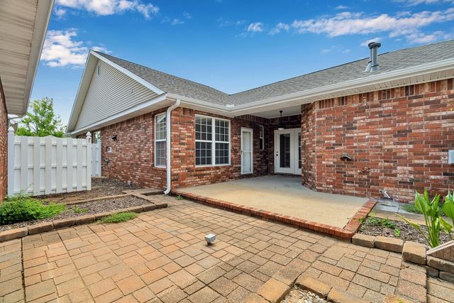 6872 Young Farm Avenue, Springdale, AR 72762