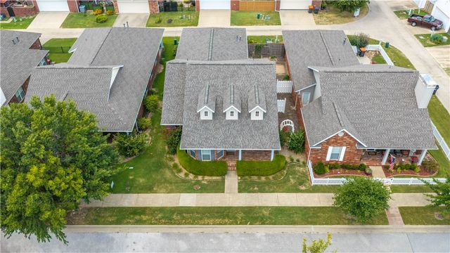 6872 Young Farm Avenue, Springdale, AR 72762
