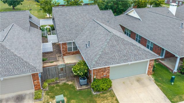 6872 Young Farm Avenue, Springdale, AR 72762
