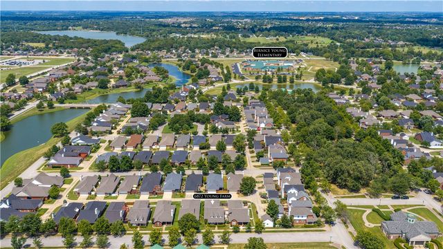 6872 Young Farm Avenue, Springdale, AR 72762