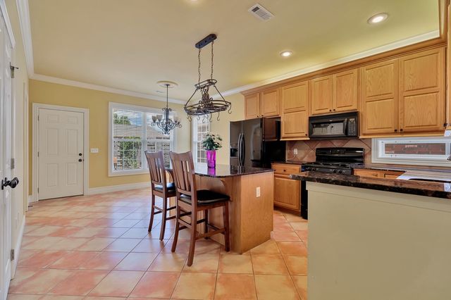 6872 Young Farm Avenue, Springdale, AR 72762