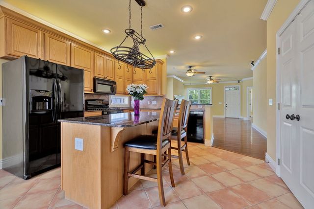 6872 Young Farm Avenue, Springdale, AR 72762