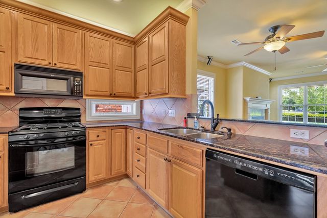 6872 Young Farm Avenue, Springdale, AR 72762