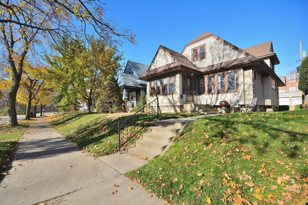5600 W Notre Dame COURT, Milwaukee, WI 53208