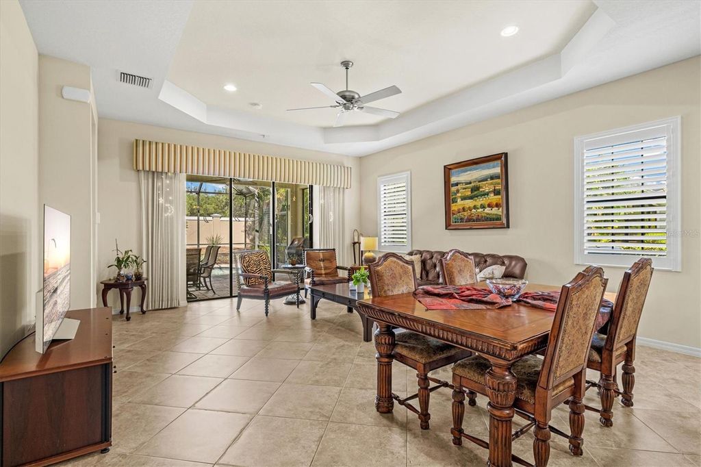 Image 11 of property listing at 7118 WESTHILL COURT, Bradenton, FL 34202