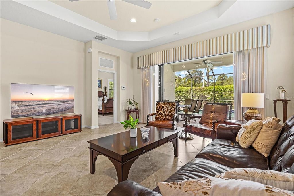 Image 16 of property listing at 7118 WESTHILL COURT, Bradenton, FL 34202