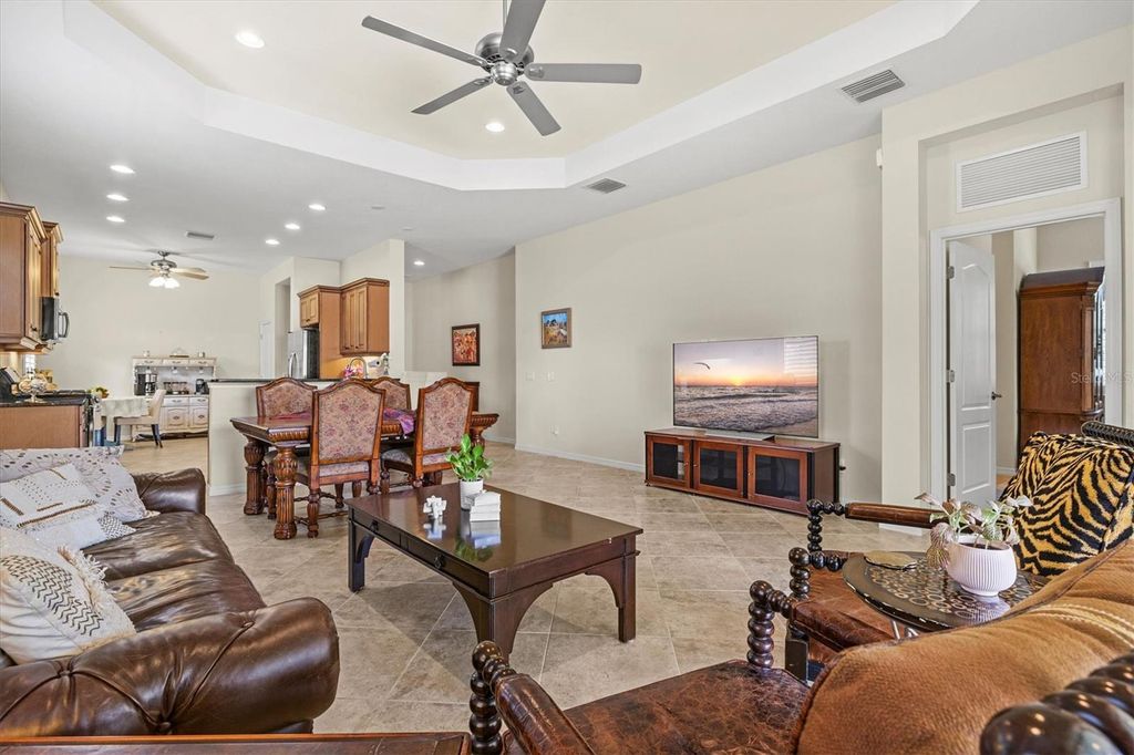 Image 18 of property listing at 7118 WESTHILL COURT, Bradenton, FL 34202
