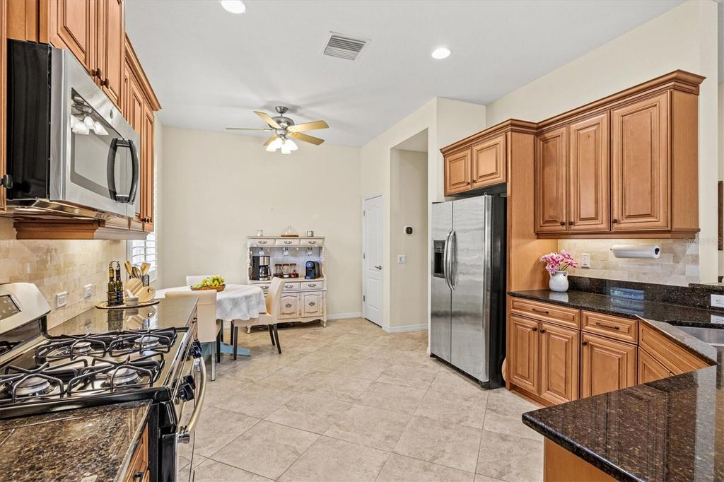 Image 23 of property listing at 7118 WESTHILL COURT, Bradenton, FL 34202