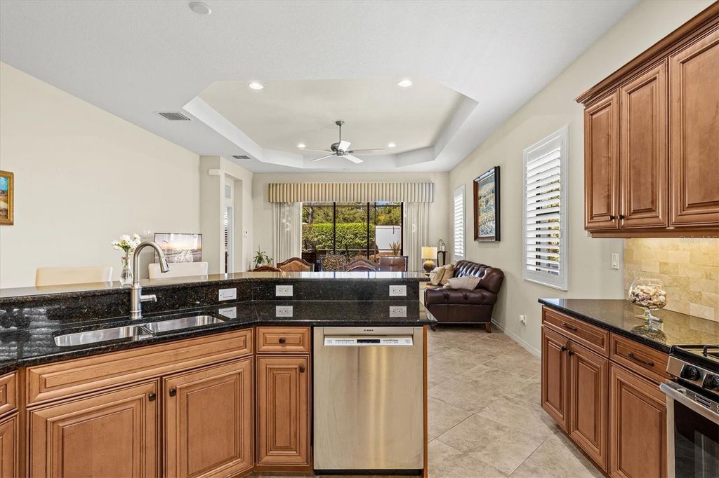 Image 25 of property listing at 7118 WESTHILL COURT, Bradenton, FL 34202