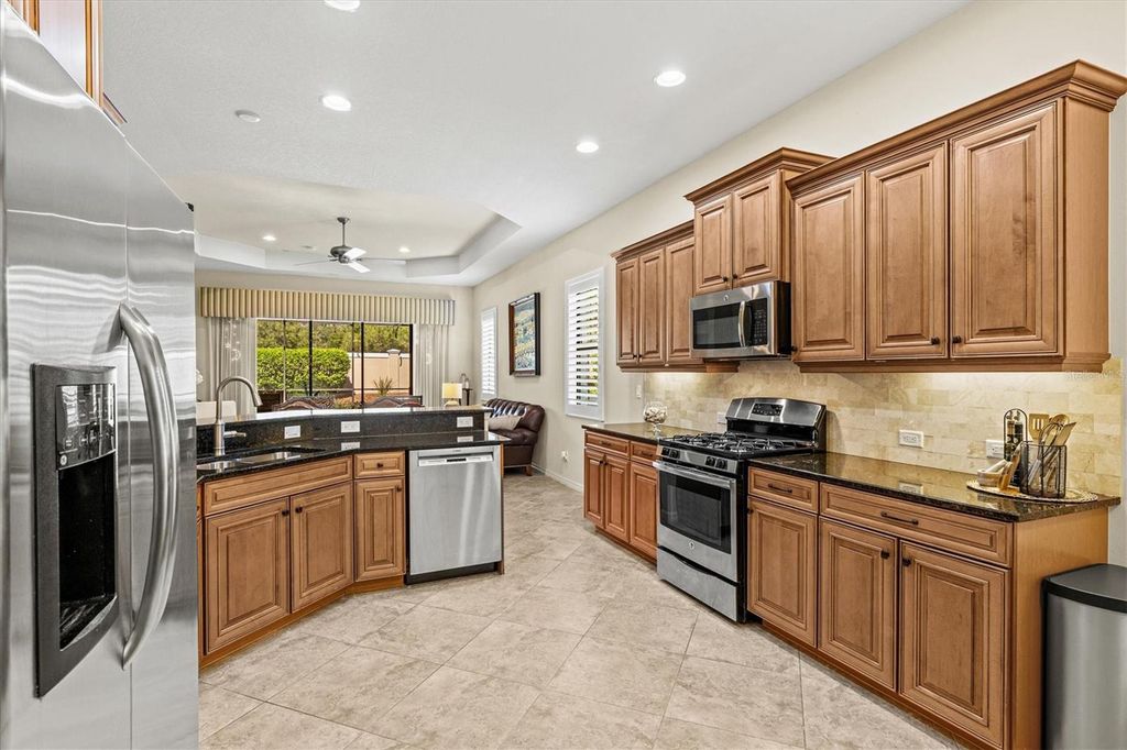 Image 27 of property listing at 7118 WESTHILL COURT, Bradenton, FL 34202
