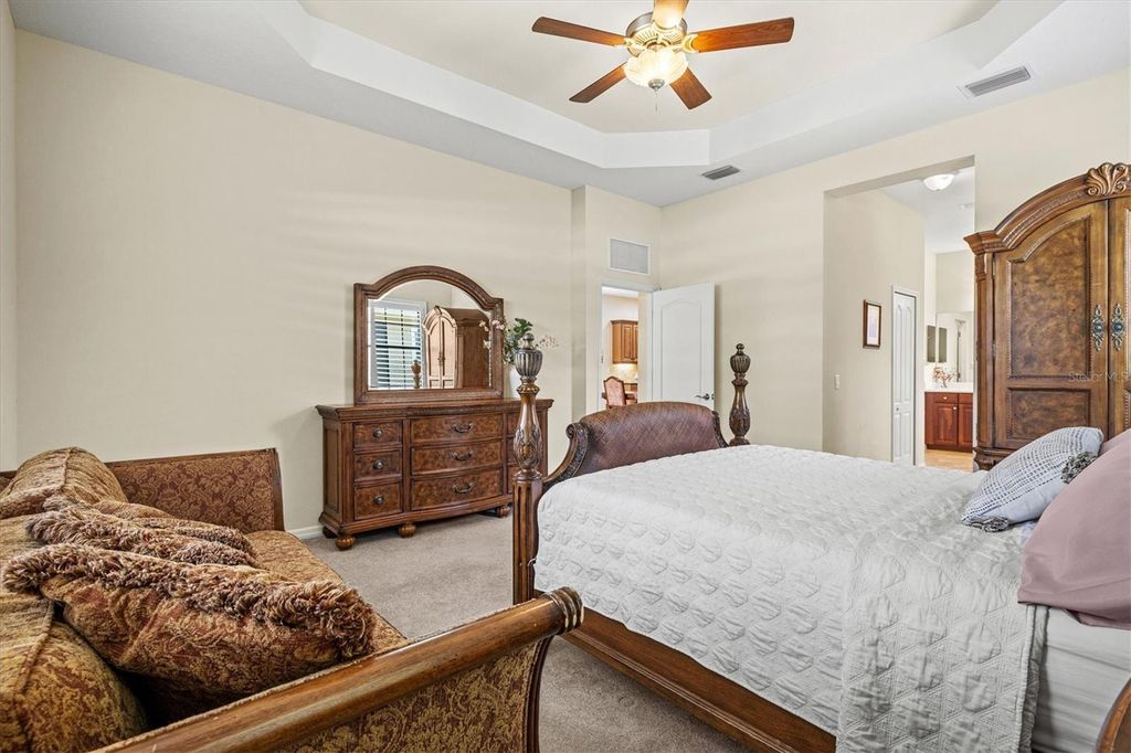 Image 37 of property listing at 7118 WESTHILL COURT, Bradenton, FL 34202