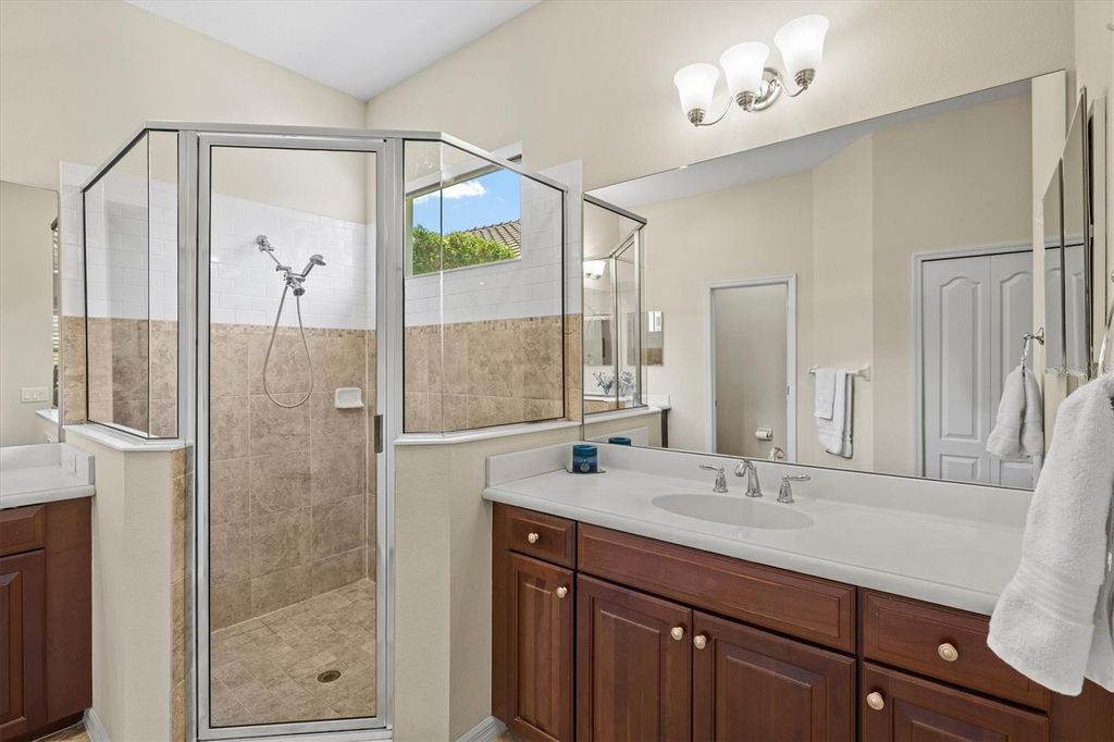 Image 40 of property listing at 7118 WESTHILL COURT, Bradenton, FL 34202