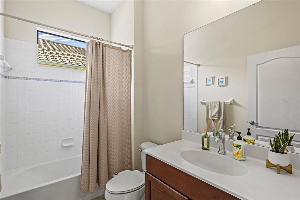 Image 45 of property listing at 7118 WESTHILL COURT, Bradenton, FL 34202