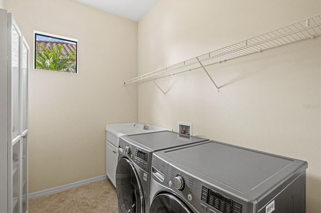 Image 48 of property listing at 7118 WESTHILL COURT, Bradenton, FL 34202