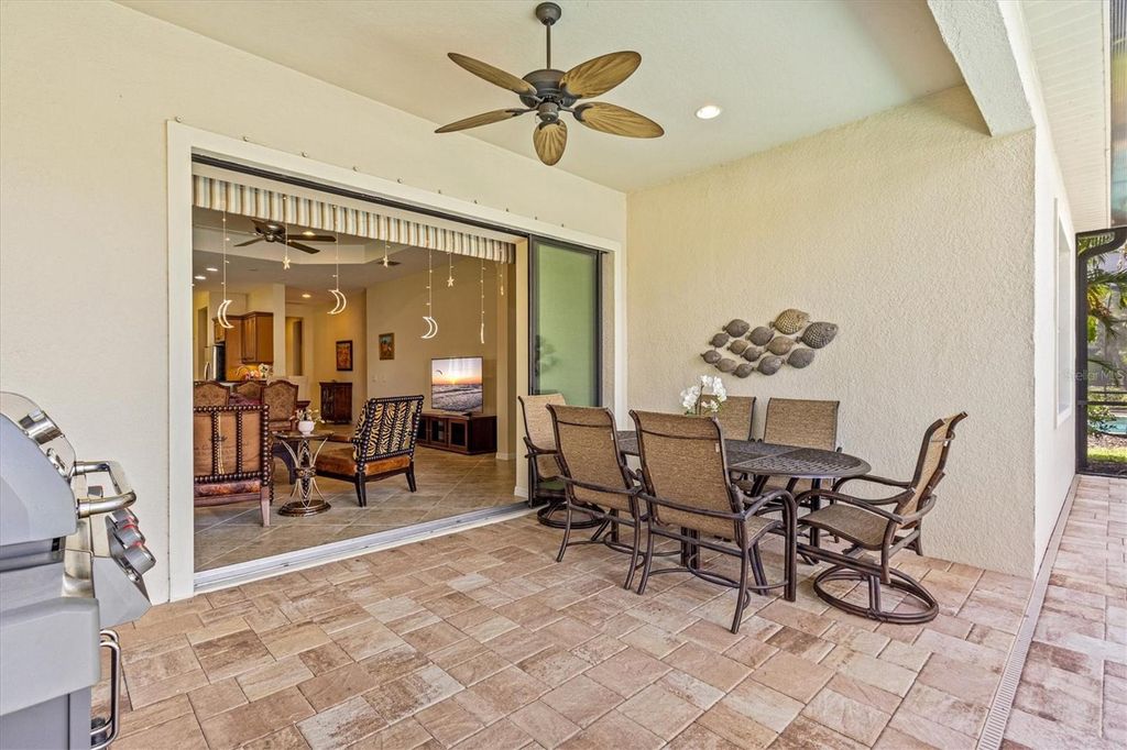 Image 53 of property listing at 7118 WESTHILL COURT, Bradenton, FL 34202