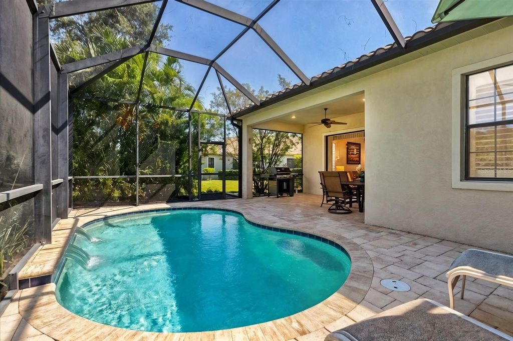 Image 54 of property listing at 7118 WESTHILL COURT, Bradenton, FL 34202