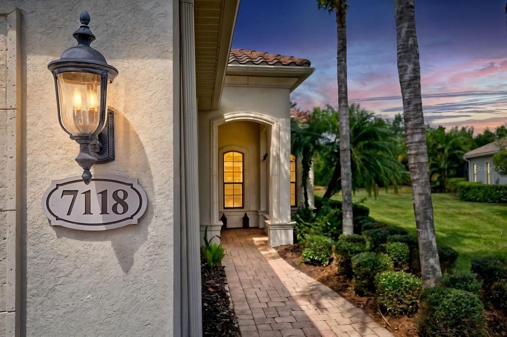 Image 57 of property listing at 7118 WESTHILL COURT, Bradenton, FL 34202