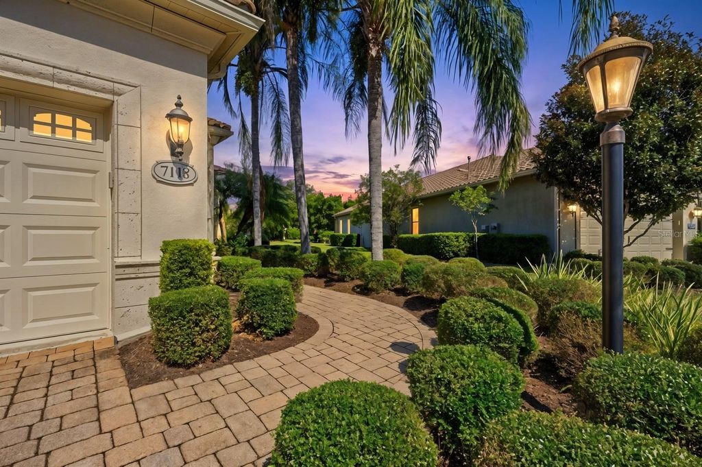 Image 58 of property listing at 7118 WESTHILL COURT, Bradenton, FL 34202