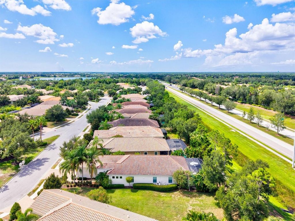 Image 62 of property listing at 7118 WESTHILL COURT, Bradenton, FL 34202