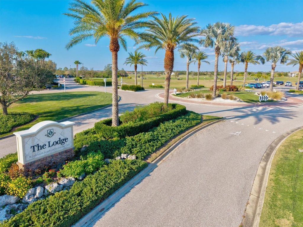 Image 66 of property listing at 7118 WESTHILL COURT, Bradenton, FL 34202