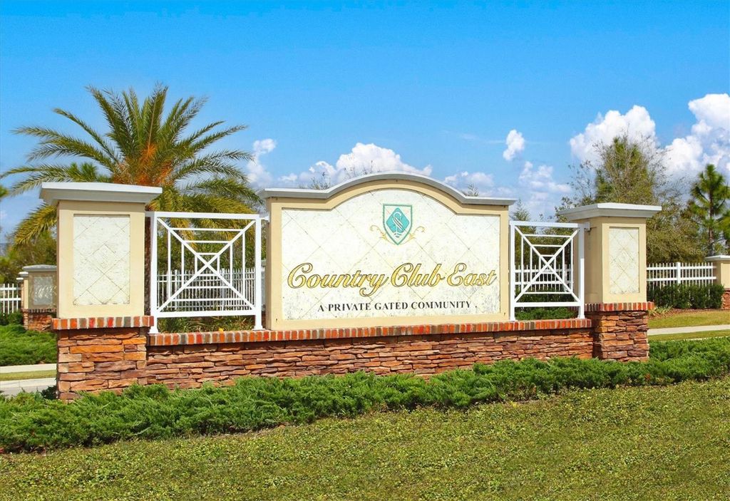 Image 67 of property listing at 7118 WESTHILL COURT, Bradenton, FL 34202
