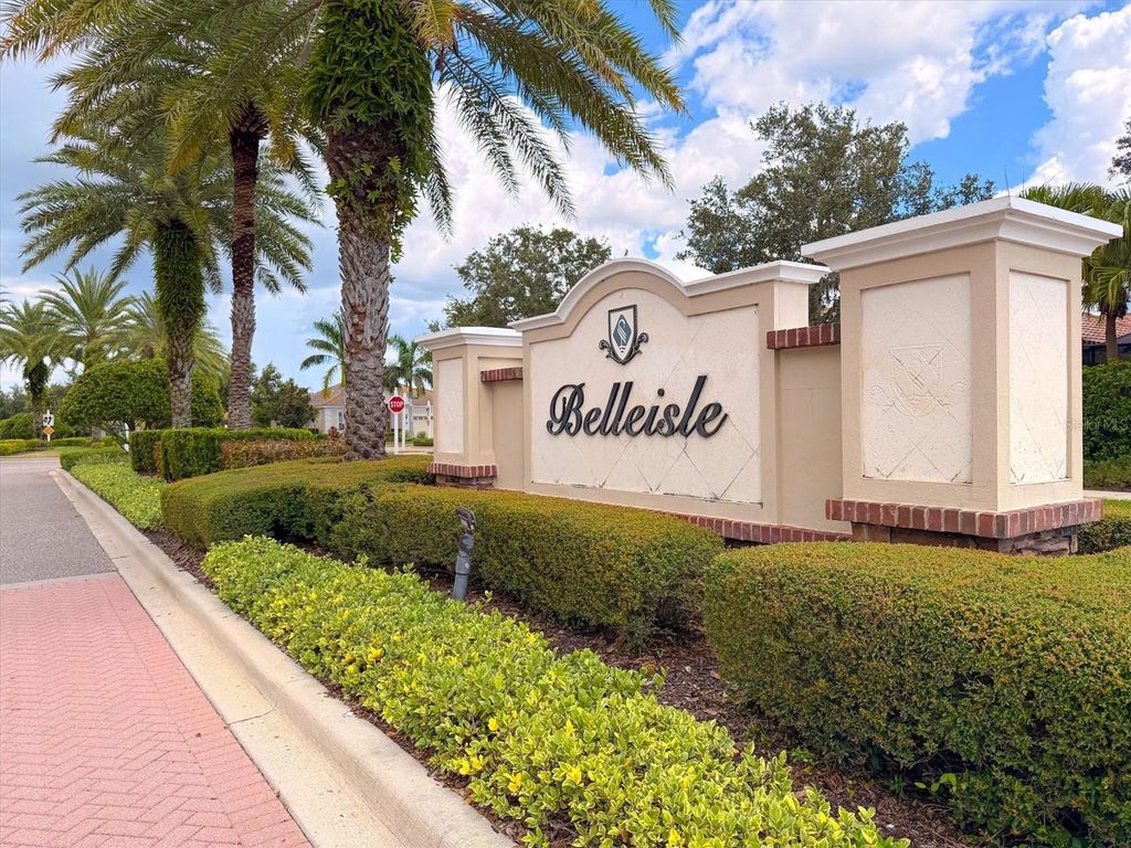 Image 68 of property listing at 7118 WESTHILL COURT, Bradenton, FL 34202