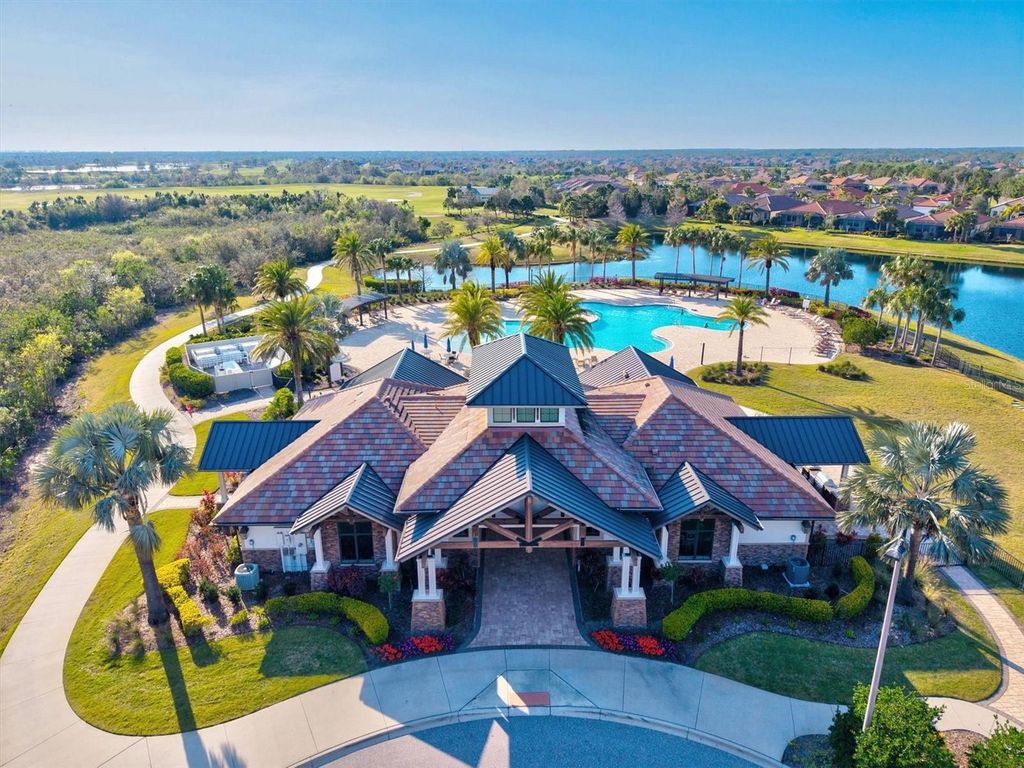 Image 69 of property listing at 7118 WESTHILL COURT, Bradenton, FL 34202