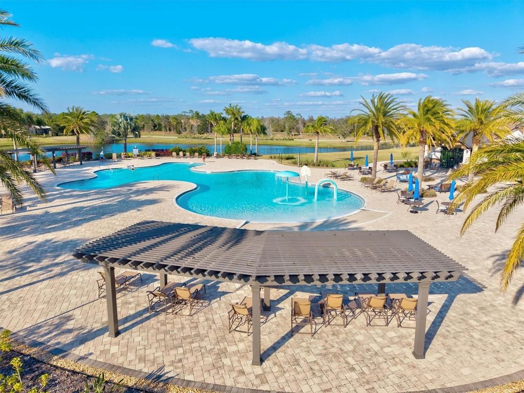 Image 70 of property listing at 7118 WESTHILL COURT, Bradenton, FL 34202