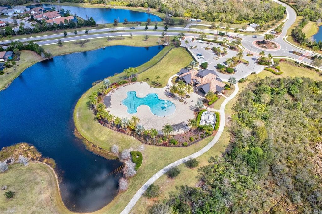 Image 71 of property listing at 7118 WESTHILL COURT, Bradenton, FL 34202