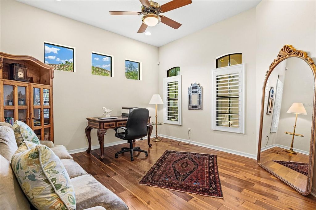 Image 9 of property listing at 7118 WESTHILL COURT, Bradenton, FL 34202
