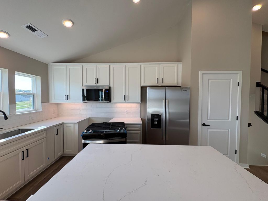 8827 63rd Street S, Cottage Grove, MN 55016 — photo 2