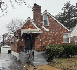 6832 Raymond Avenue, University City, MO 63130