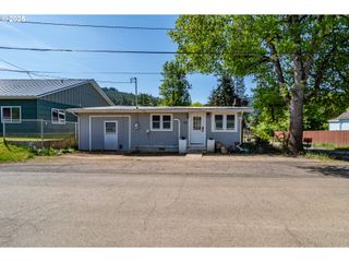 123 E A Ave, Drain, OR 97435