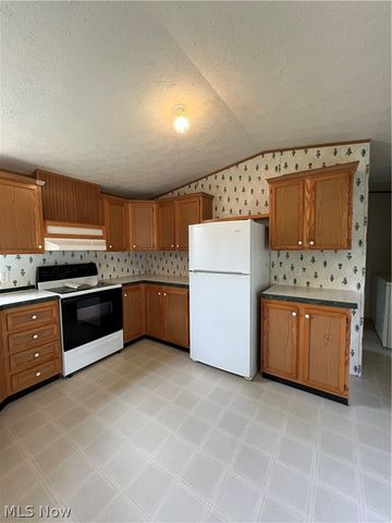 28 Thomas Boulevard NW, Massillon, OH 44647
