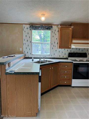 28 Thomas Boulevard NW, Massillon, OH 44647