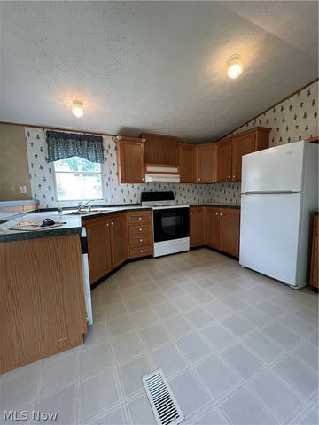 28 Thomas Boulevard NW, Massillon, OH 44647