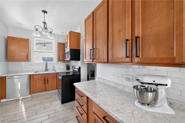 1138 W 6th Street, Lorain, OH 44052
