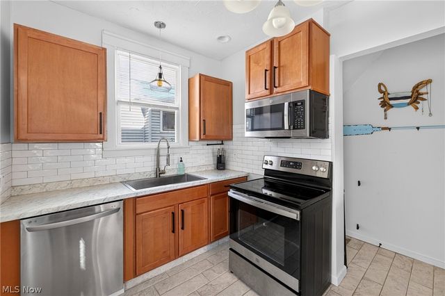 1138 W 6th Street, Lorain, OH 44052