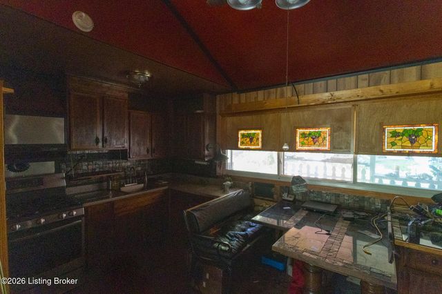 9409 Dalton Dr, Louisville, KY 40272