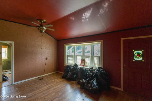 9409 Dalton Dr, Louisville, KY 40272