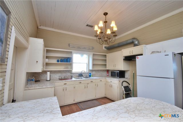 3901 N State Highway 95, Moulton, TX 77975