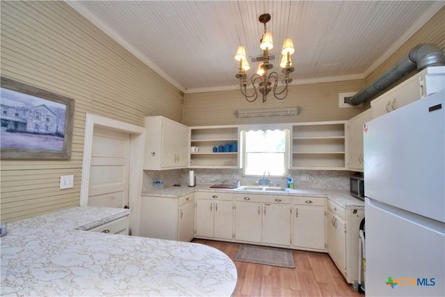3901 N State Highway 95, Moulton, TX 77975