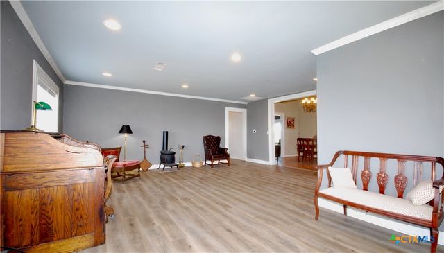 3901 N State Highway 95, Moulton, TX 77975