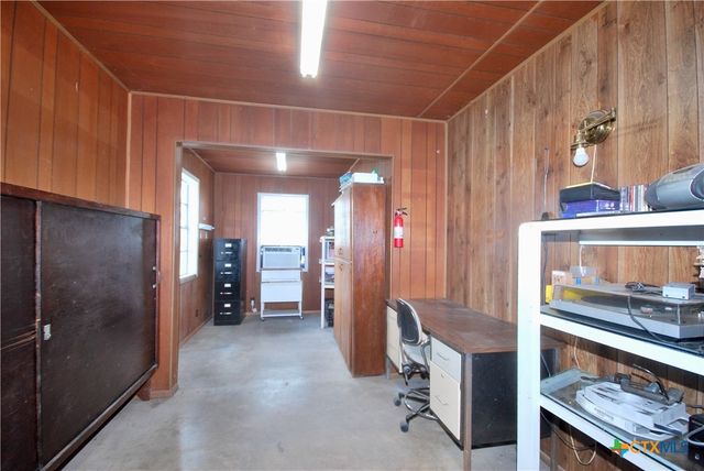 3901 N State Highway 95, Moulton, TX 77975
