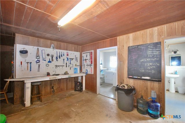 3901 N State Highway 95, Moulton, TX 77975